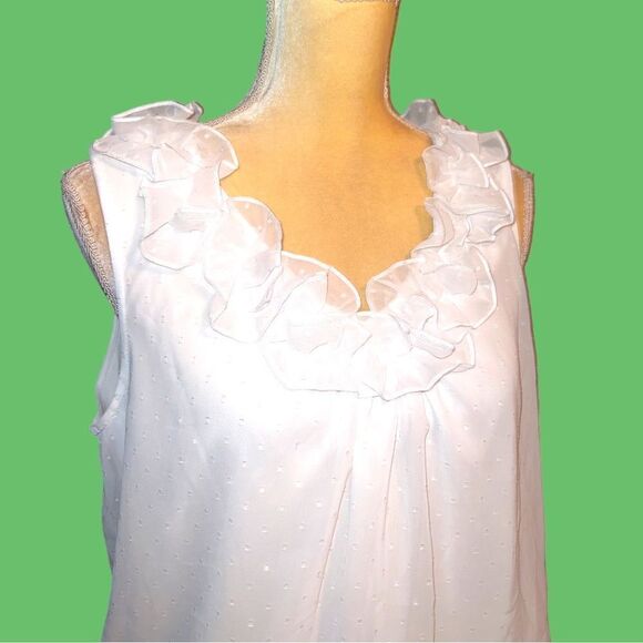 Dress Barn gorgeous white top with dainty design! New! - Picture 6 of 12